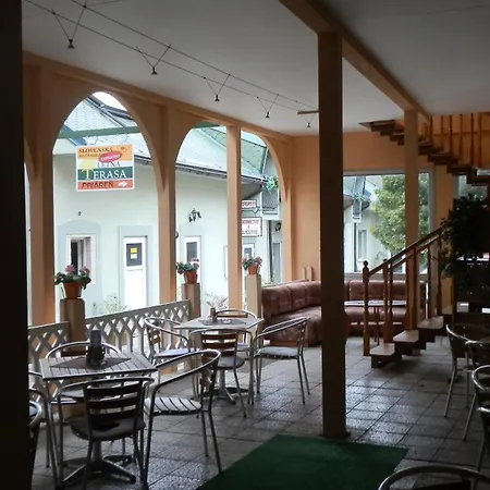 Turisticka Pri Slovenskej Restauracii Hostel Brezno