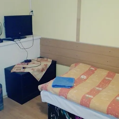 Turisticka Pri Slovenskej Restauracii * Brezno